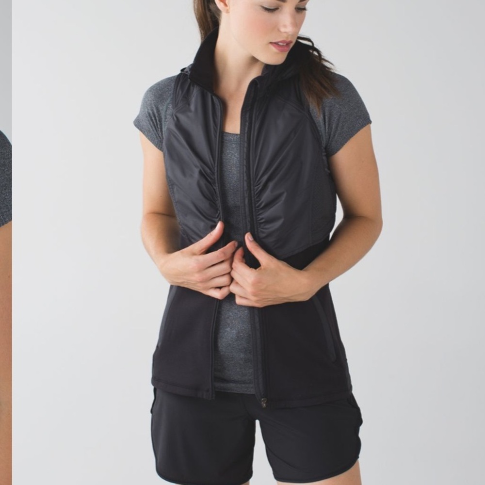 Lululemon Kanto Catch Me Zipper Front Hooded Vest in Black, Size 4
